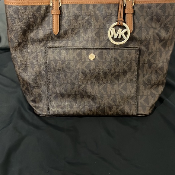 Michael Kors tote - Picture 9 of 9